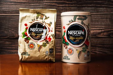 Sınırlı sayıda Nescafe Classic Kopi Kedah kutusu ve ambalaj masası. Bu sürüm Kedah 'daki yerel kahve endüstrisini artırmaya yardımcı oluyor..