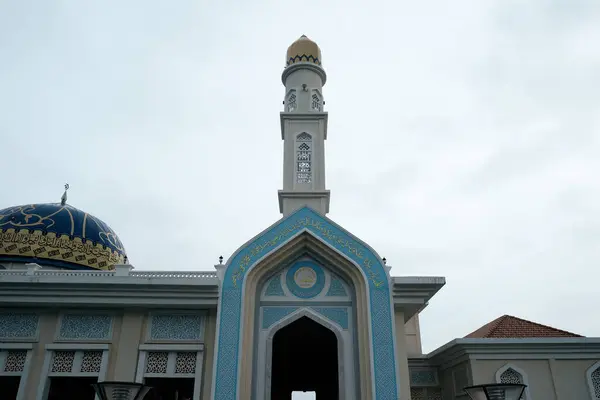 마수드알 Masjid Badr 1000 Selawat 의낮은 모스크는 000 필도와 조각들을 — 스톡 사진