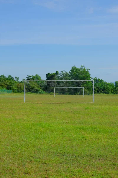 Morgens Ein Paar Torpfosten Und Ein Leerer Fußballplatz Kontaktsport Ist — Stockfoto