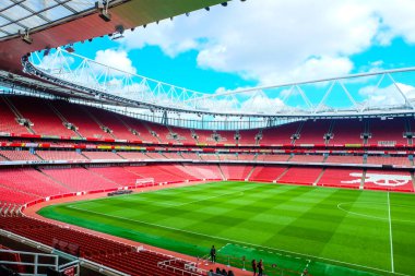 Hafta sonu turistlerin ziyaret edeceği boş Emirates Stadyumu 'nun bir resmi. Arsenal Futbol Kulübü 'nün evi..