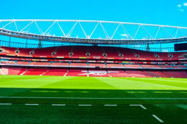 Hafta sonu turistlerin ziyaret edeceği boş Emirates Stadyumu 'nun bir resmi. Arsenal Futbol Kulübü 'nün evi..