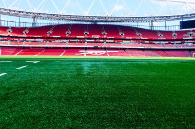 Hafta sonu turistlerin ziyaret edeceği boş Emirates Stadyumu 'nun bir resmi. Arsenal Futbol Kulübü 'nün evi..