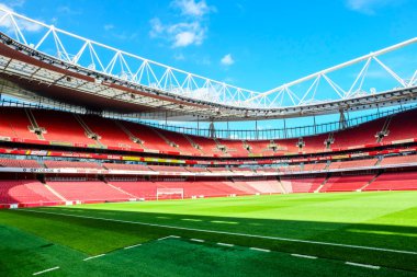 Hafta sonu turistlerin ziyaret edeceği boş Emirates Stadyumu 'nun bir resmi. Arsenal Futbol Kulübü 'nün evi..