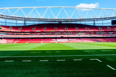 Hafta sonu turistlerin ziyaret edeceği boş Emirates Stadyumu 'nun bir resmi. Arsenal Futbol Kulübü 'nün evi..