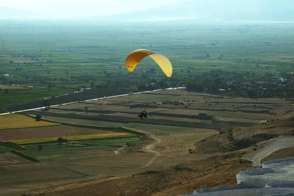 Avonds Paragliden Pamukkale Het Een Nieuwe Attractie Voor Denizli Katoenen — Stockfoto