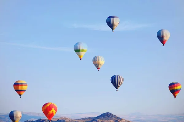 Une Photo Matin Greme Rempli Atterrissage Montgolfière Pendant Lever Soleil — Photo