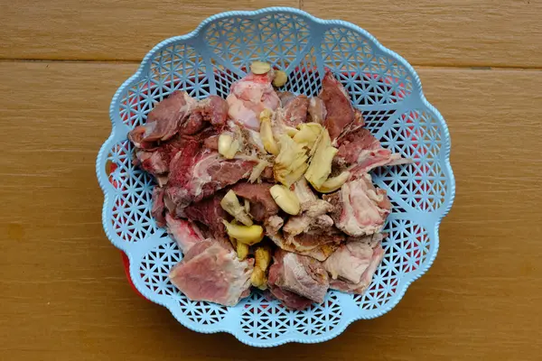 Selektywny Obraz Ostrości Surowego Mięsa Halal Przygotowanego Dla Dalchy Kuchni — Zdjęcie stockowe