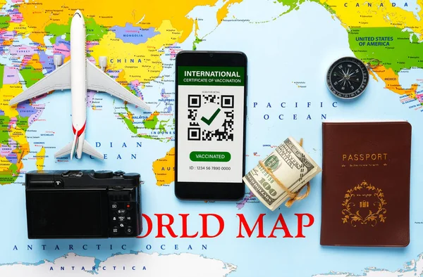 Ein Bild Des Internationalen Impfausweises Smartphone Täuscht Geld Reisepass Kamera — Stockfoto