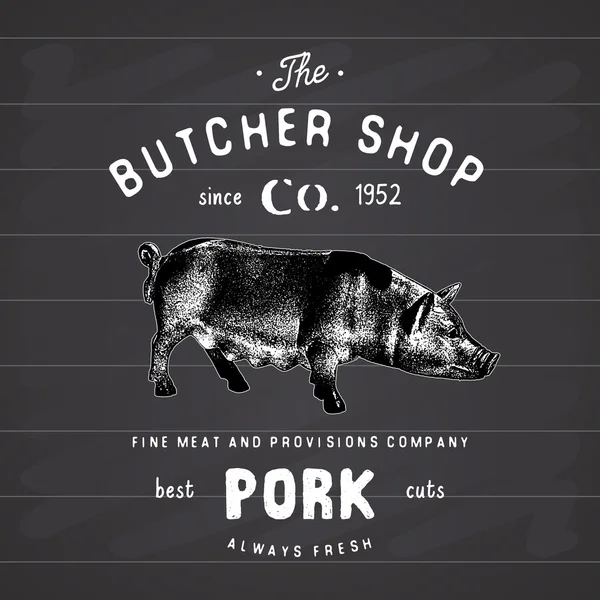 ブッチャーショップヴィンテージエンブレム豚肉製品、肉屋ロゴテンプレートレトロなスタイル。ロゴタイプ、ラベル、バッジ、ブランドデザインのためのヴィンテージデザイン。黒板上のベクトルイラスト — ストックベクタ