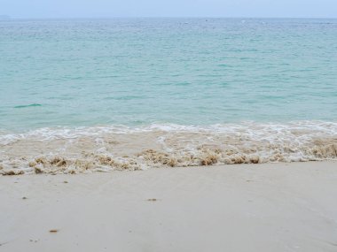 Tayland, Phuket sahilinde güzel, yumuşak bir deniz dalgası. Metin için boşluk