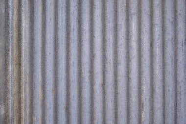 Eski paslı çinko yüzey duvarının yakın çekimi. Desen dokusu çinko tabakası.