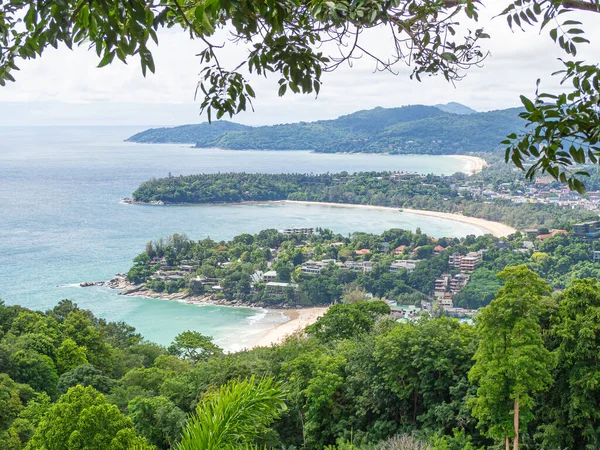 Phuket, Tayland 'daki Karon manzaralı manzara. Tatil konsepti. Metin için boşluk