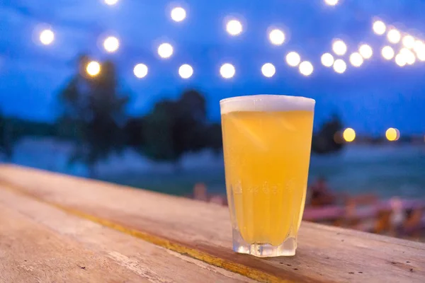 Glass Beer Placed Wooden Table Beautiful Lighting Night Dark Blue — Stock Photo, Image