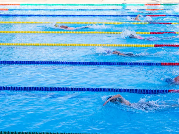 Mujeres Jóvenes Nadan Competición Concepto Deporte Espacio Para Texto — Foto de Stock