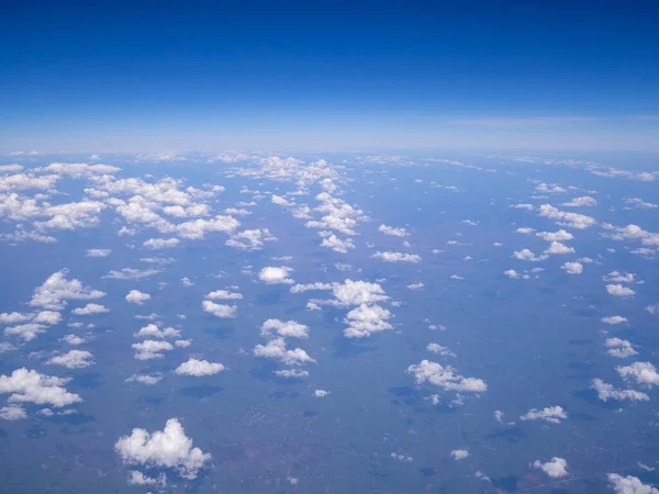 Вид Повітря Землі Хмари Які Видно Крізь Вікно Літака — стокове фото