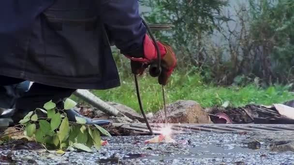 Pracovní Svary Dešťové Vody Kanalizace Elektrodami — Stock video