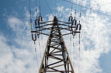 yüksek voltaj güç hatları