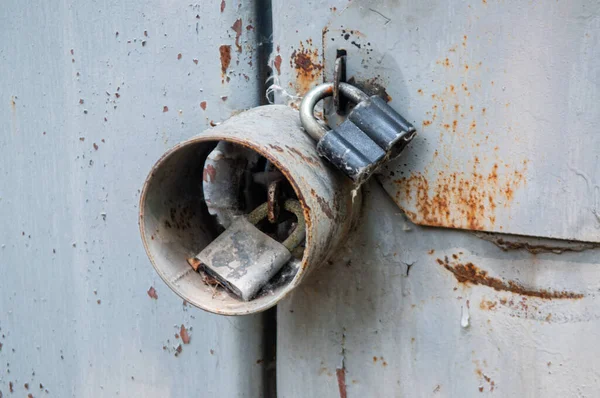 Old Rusty Padlock Door — Stock Photo, Image