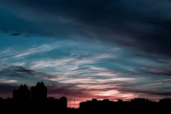 Horizontal Cityscape Photo City Skyline Silhouette Colorful Cloudy Sky Twilight — 스톡 사진