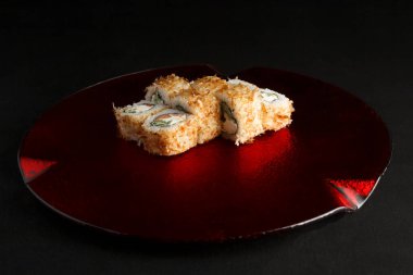 Asya mutfağı, lezzetli suşi, siyah arka planda suşi, siyah arka planda ağ.,