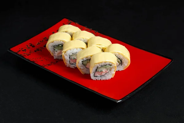 Kuchnia Azjatycka Danie Pyszne Sushi Sushi Czarnym Tle Roll You — Zdjęcie stockowe