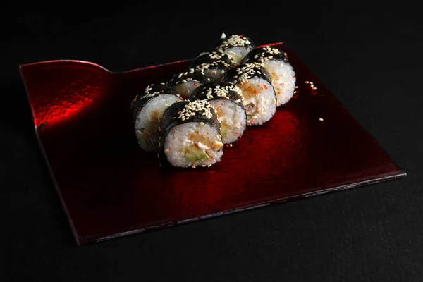 Kuchnia Azjatycka Danie Pyszne Sushi Sushi Czarnym Tle Roll You — Zdjęcie stockowe