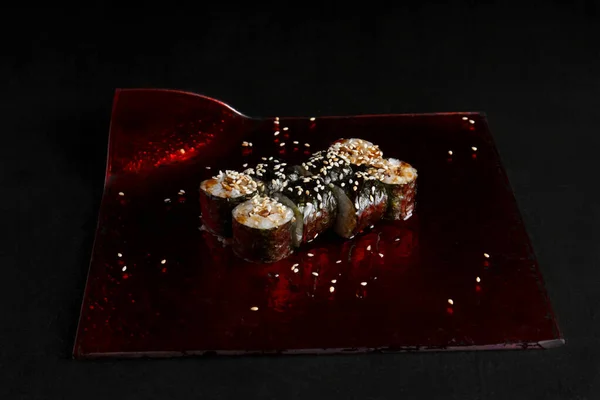 Kuchnia Azjatycka Danie Pyszne Sushi Sushi Czarnym Tle Roll You — Zdjęcie stockowe