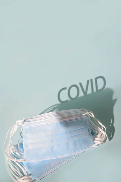 Antiviral Máscara Protetora Médica Fundo Azul Prevenir Fator Proteção Vívida — Fotografia de Stock