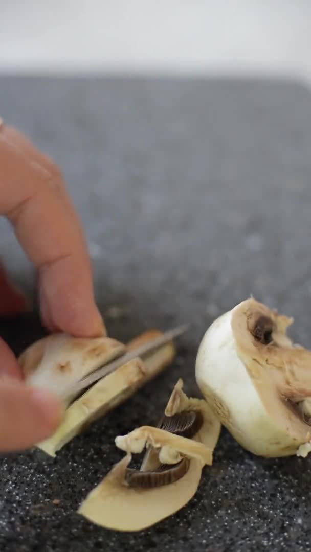 Vertical Video Cutting Champignen Mushrooms Mushroom Cutting Mushroom Boletus Women — Stock Video