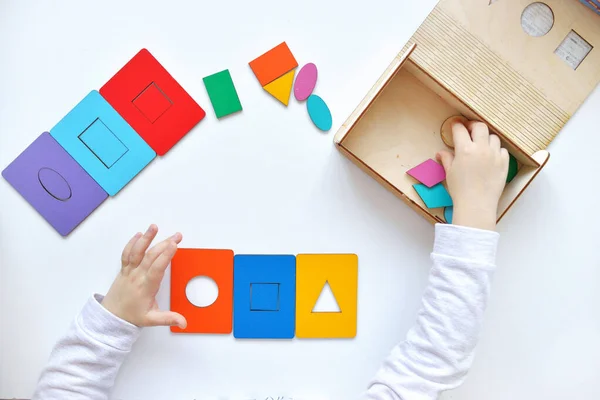 Uczę Się Kolorów Kształtów Drewniana Zabawka Dla Dzieci Dziecko Zbiera — Zdjęcie stockowe