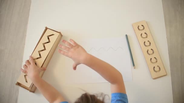 Einfügen Von Vorlagen Zur Vorbereitung Der Vorschulkinder Auf Das Schreiben — Stockvideo