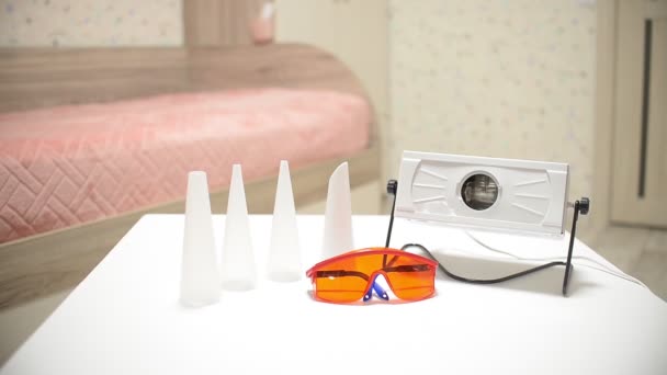 Aktivierung Der Antibakteriellen Ultravioletten Quarzlampe Hintergrund Des Kinderzimmers Schutz Und — Stockvideo