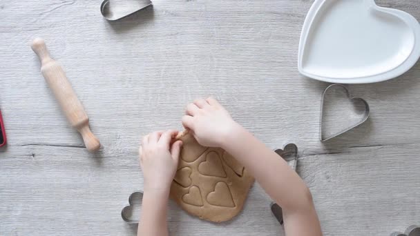 Canetas Bebê Remove Excesso Massa Para Fazer Biscoitos Coração Diy — Vídeo de Stock