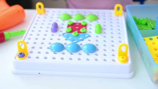 Gros Plan Enfant Jouant Puzzle Constructeur Éducatif Pour Enfants Avec — Video