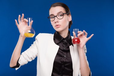 test tüpleri ile kız