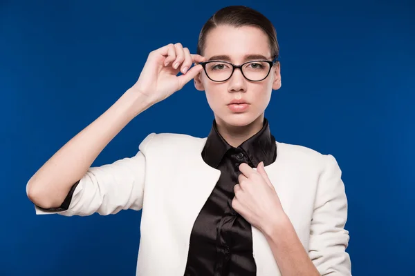 Retrato de una chica con gafas — Foto de Stock