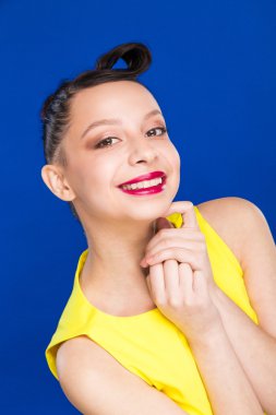 Kız makyaj ve giyim