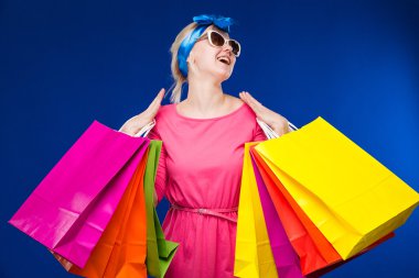 paketleri ile genç kız