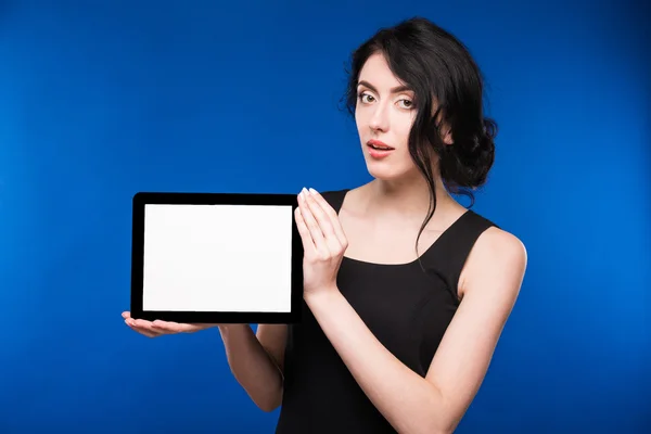 Chica con la tableta — Foto de Stock