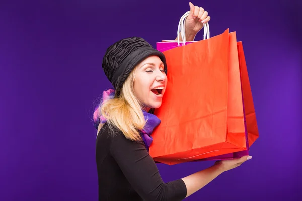 Frau mit Paketen — Stockfoto