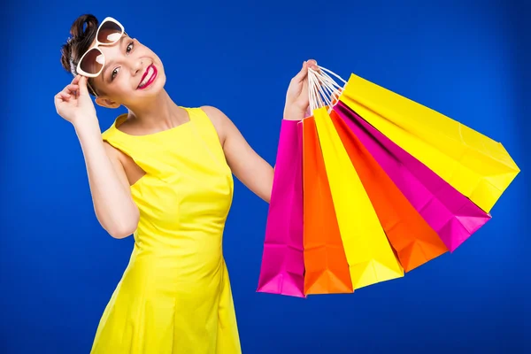 Girl in sunglasses with shopping — Stock Photo, Image