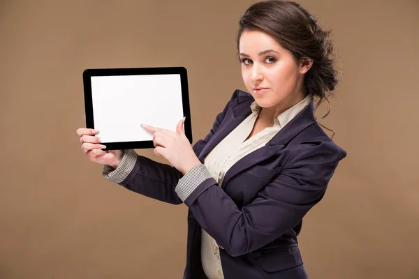 Chica sosteniendo la tableta — Foto de Stock