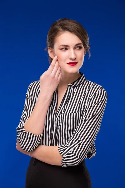 Mädchen mit Make-up und schwarzer Bluse — Stockfoto