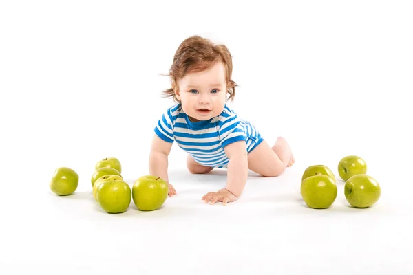 Małe dziecko z dużo jabłek — Zdjęcie stockowe