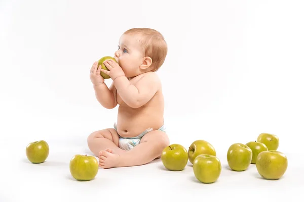 Mały chłopiec z jabłkami — Zdjęcie stockowe