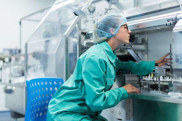 оператор станка на заводе для работы
