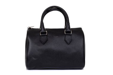 Beyaz bir arka planda siyah şık kadınlar için deri çanta.