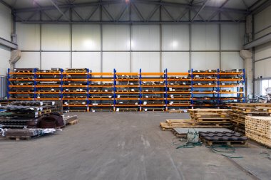 Yüksek raflı sanayi deposu