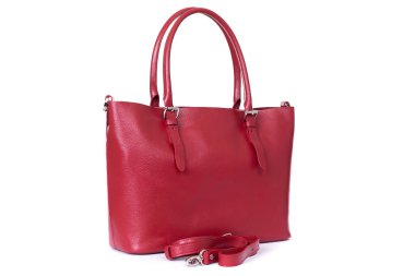 Beyaz arka planda kırmızı şık kadınlar için deri çanta.