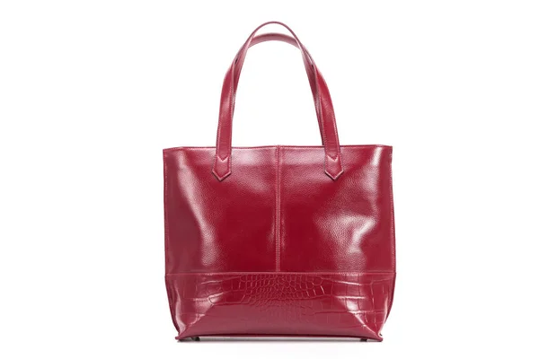 Красный стильный женский кожаная сумка на белом фоне — стоковое фото